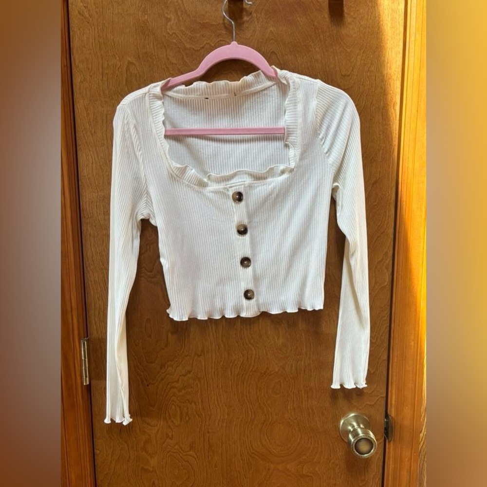 White Cropped Button Blouse with Ruffled Hem